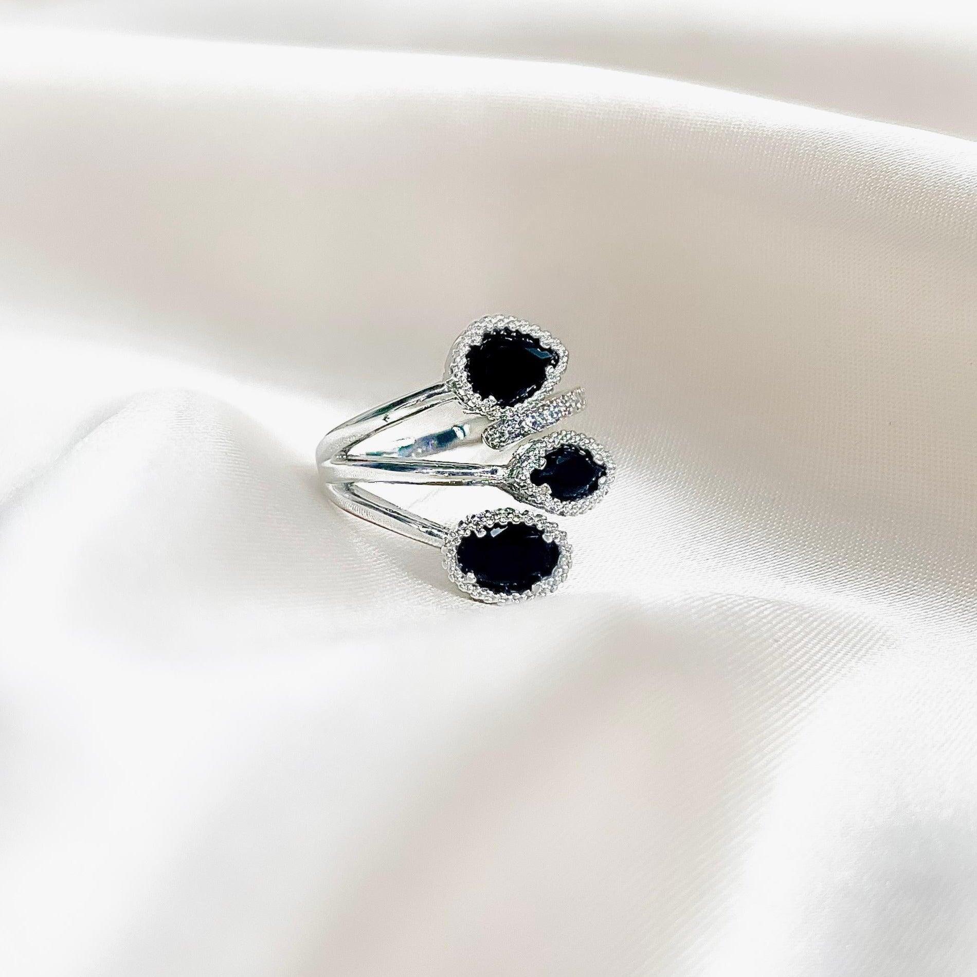 Midnight Elegance Ring - Jewel Inn