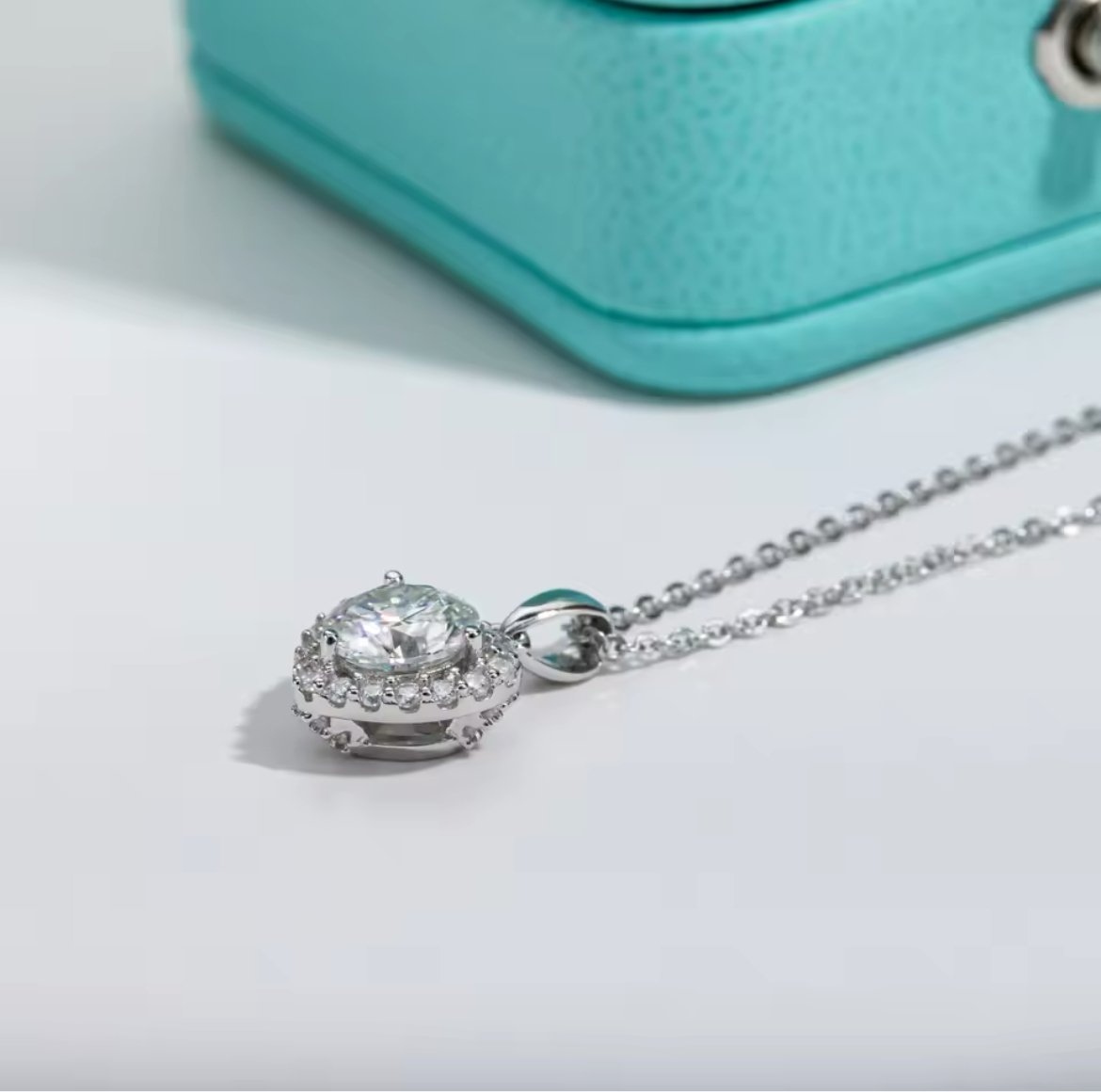 Moonlit Moissanite Pendant - Jewel Inn